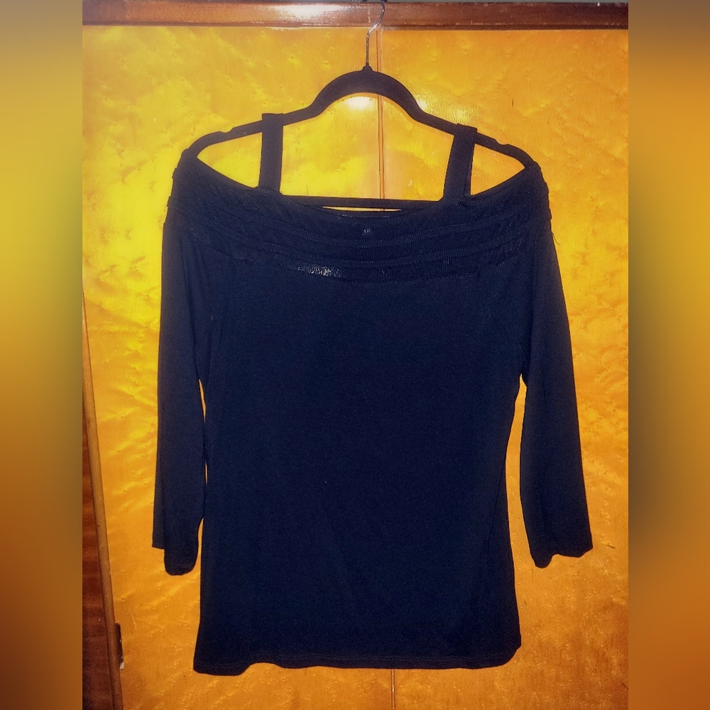 Cable & Gauge Black Mesh Cold Shoulder Detail Top - Picture 2 of 3